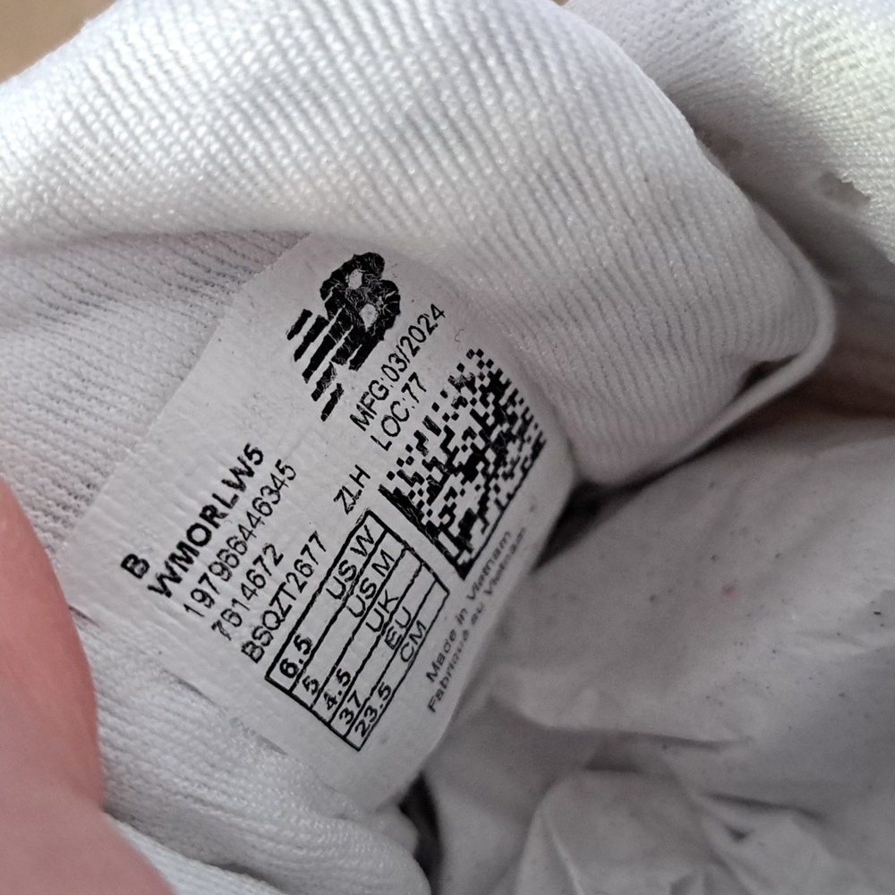 New Balance Fresh Foam x More V5 Sneaker - Color: White - Size: Women 6.5 - Picture 9 of 9